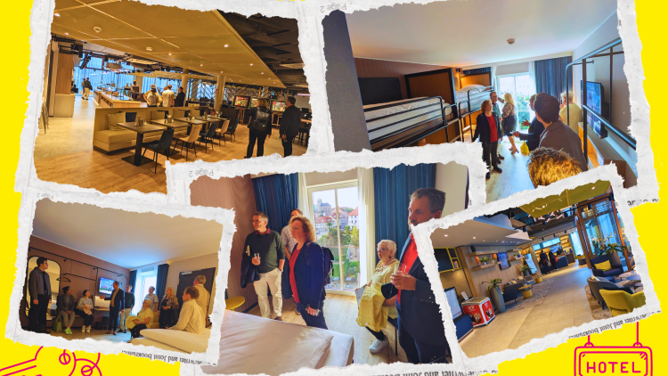 Collage aus fünf Fotos vom FDP-Stammtisch im H2-Hotel Erfurt. Zu sehen sind verschiedene Bereiche des Hotels: der Speisesaal mit gelben Polstern und modernem Design, ein Mehrbettzimmer mit Etagenbetten, zwei Gruppen von Teilnehmenden bei der Besichtigung von Doppelzimmern mit Blick auf die Stadt und der Eingangsbereich mit Sitzgelegenheiten und Rezeption. Der Hintergrund der Collage ist gelb, unten links sind stilisierte Schlüssel und unten rechts ein Schild mit der Aufschrift „HOTEL“ zu sehen.